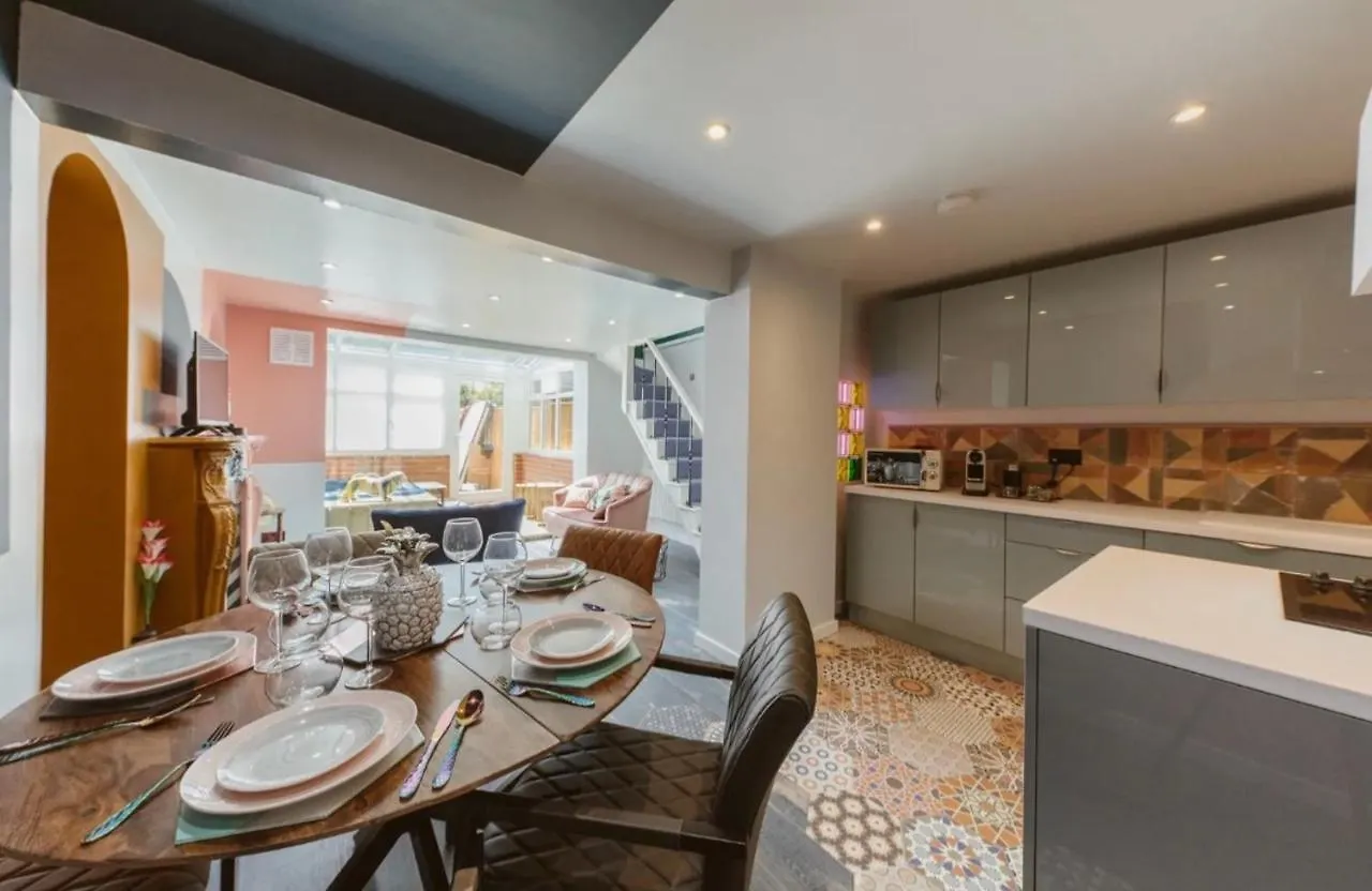 Holiday home Jacuzzi-Cinema-Tower Bridge United Kingdom